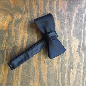 Adjustable tuxedo bow tie